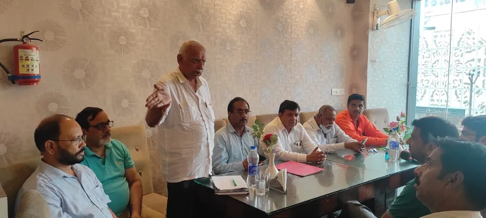बरेली: व्यापारियों ने बीडीए को बताया भ्रष्ट, बोले- कागजात और नक्शा मांगकर सील करने की देते है धमकी