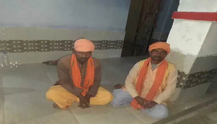 अयोध्या: साधु वेश में भीख मांगते दो मुस्लिम युवक गिरफ्तार, पूछताछ में जुटी पुलिस