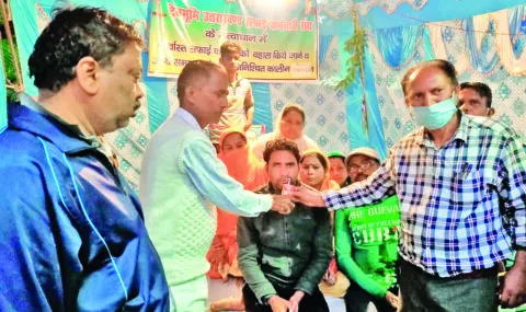 हल्द्वानी: सफाई कर्मचारियों का अनशन खत्म, लेकिन दोनों गुटों के बीच रार बरकरार