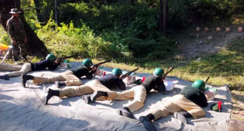 हल्द्वानी: आर्मी बेस कैंप में एनसीसी कैडेट्स ने पहली बार थामे हथियार