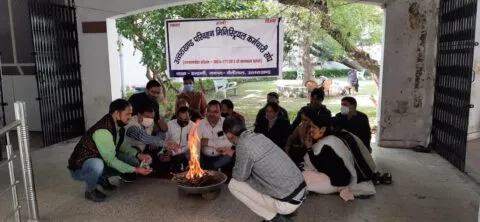 हल्द्वानी: कर्मचारियों की हड़ताल से बढ़ी परेशानी, आरटीओ को फोन कर गुजारिश कर रहे लोग