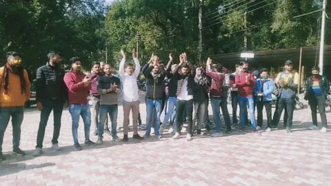 नैनीताल: छात्रसंघ चुनाव के लिए एनएसयूआई ने किया धरना प्रदर्शन