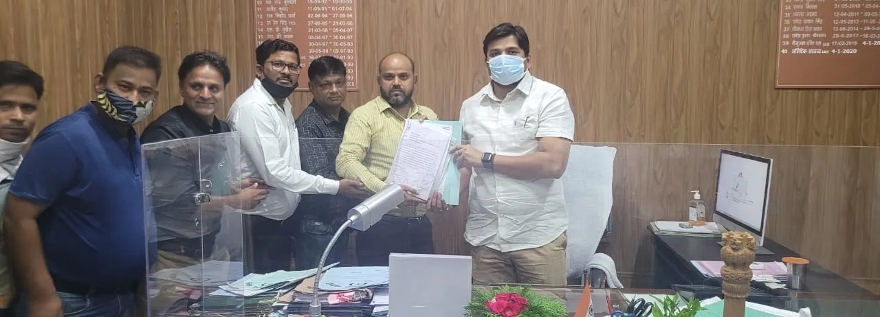 बरेली: दो गुट में बंटे ठेकेदार, भ्रष्टाचार के आरोपों से भी मुकरे