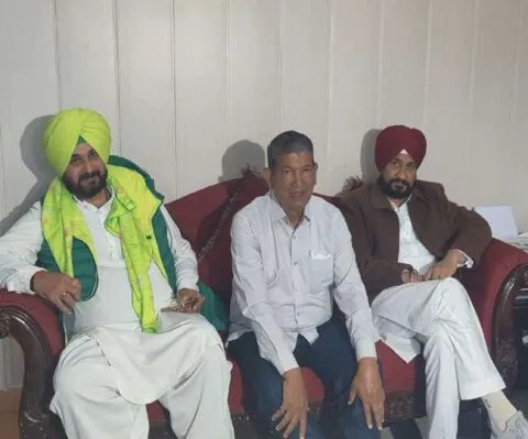 केदारनाथ धाम पहुंचे पंजाब के मुख्यमंत्री चरणजीत सिंह चन्नी और नवजोत सिंह सिद्धू, दून में हरदा से की गुफ्तगू