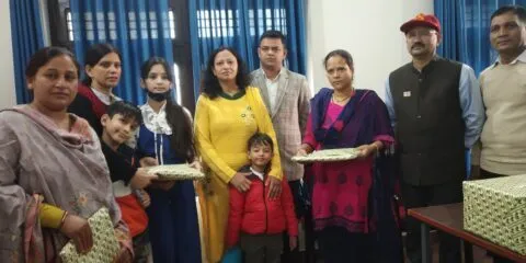 हल्द्वानी: 20 कुमाऊं के पूर्व सैनिकों का पुर्नमिलन कार्यक्रम, सम्मानित हुईं वीरांगनाएं