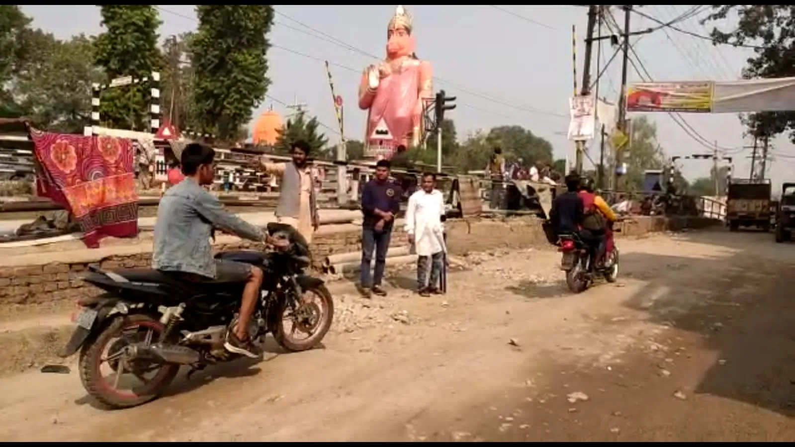 बरेली: किला से गढ़ी चौकी तक रोड पर कदम-कदम पर खतरा