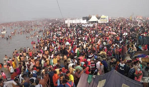 अमरोहा : कार्तिक पूर्णिमा पर 25 लाख श्रद्धालुओं ने लगाई गंगा में आस्था की डुबकी