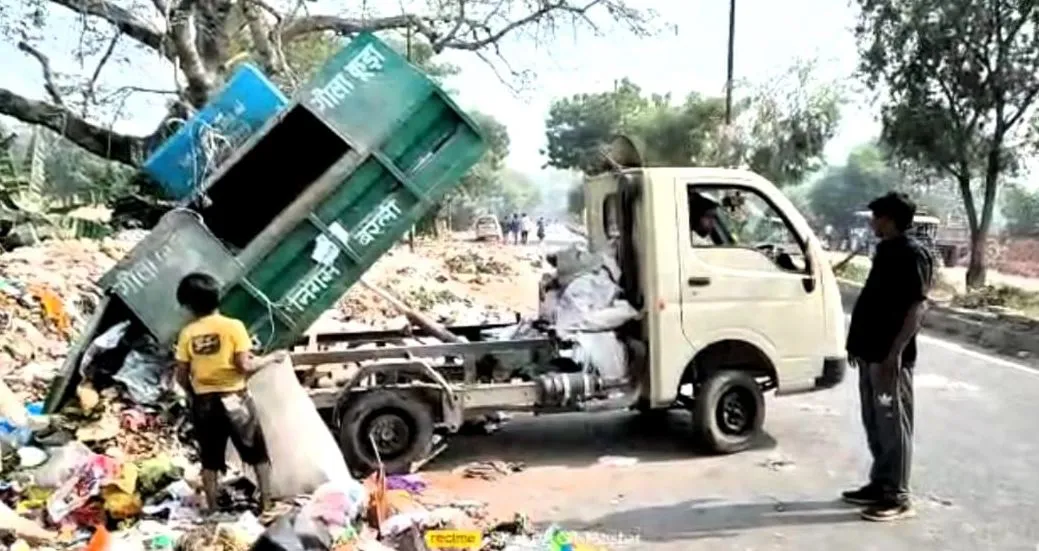 बरेली: मिनी बाईपास पर कई दिन तक नहीं उठता कूड़ा, दुर्गंध से परेशानी