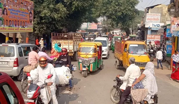 अमरोहा : भाई दूज पर जाम से जूझा शहर, दिनभर रेंगते रहे वाहन