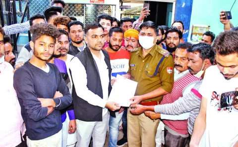 हल्द्वानी: जनता ने पुलिस को बताए स्मैक बिक्री के ठिकाने, मिलीभगत का लगाया आरोप