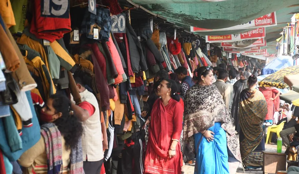 बरेली: सर्दी में ऊनी कपड़ों का बाजार गर्म