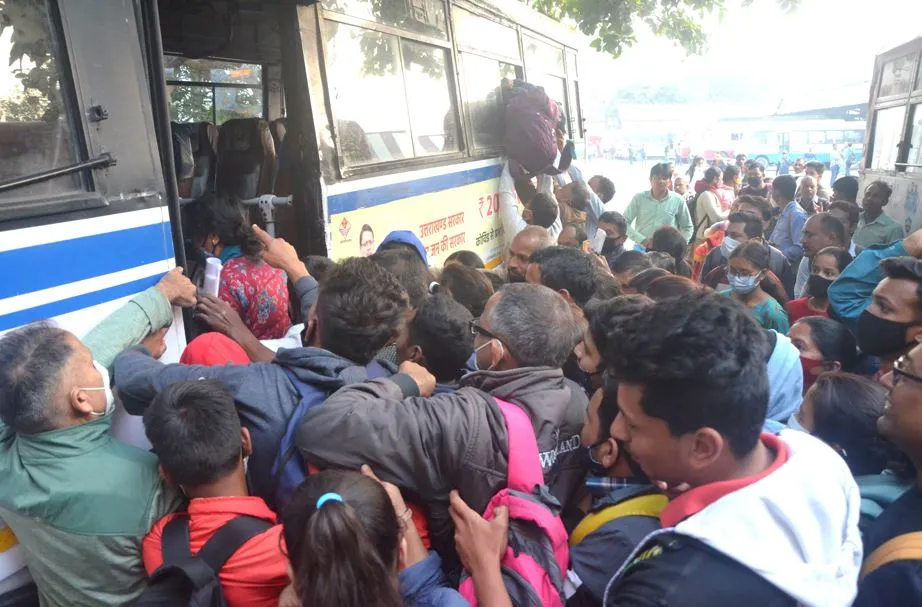 बरेली: सुल्तानपुर के लिए भेजी गईं 75 बसें, यात्री हुए परेशान