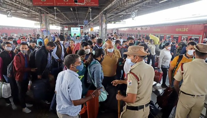 मेरठ समेत नौ रेलवे स्टेशनों को बम से उड़ाने की धमकी