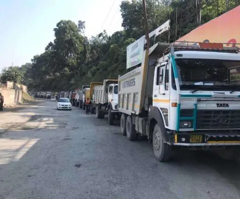हल्द्वानी: आरटीओ कर्मचारियों का कार्य बहिष्कार, खनन वाहनों के चक्के थमे