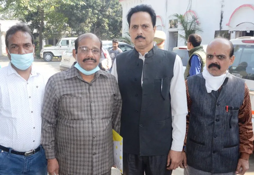 बरेली: पुलिस को छका रहे सर्राफ को ठगने वाले बंटी-बबली