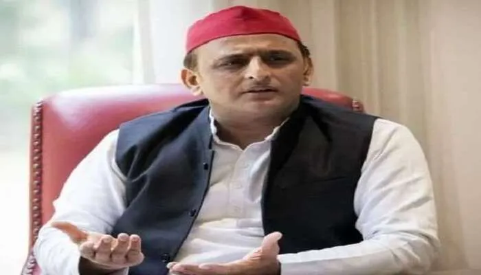 यूपी में खाद संकट कानून व्यवस्था के लिये बन सकता है खतरा: अखिलेश यादव