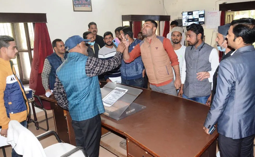 बरेली: छात्रा से अभद्रता पर कॉलेज में हंगामा