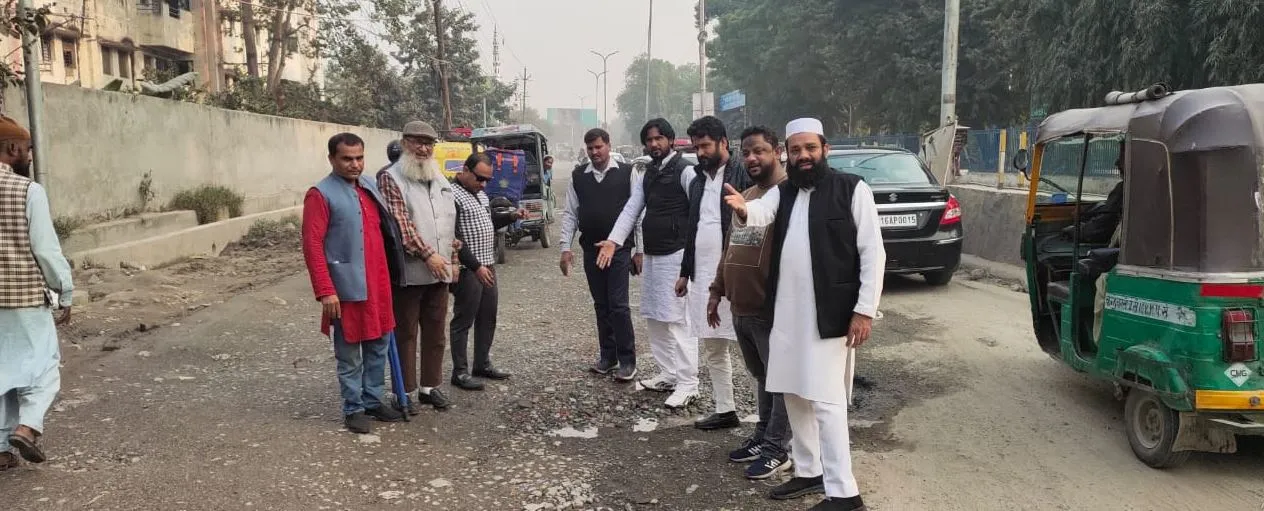 बरेली: नहीं बनी सिटी स्टेशन रोड, विरोध में की नारेबाजी
