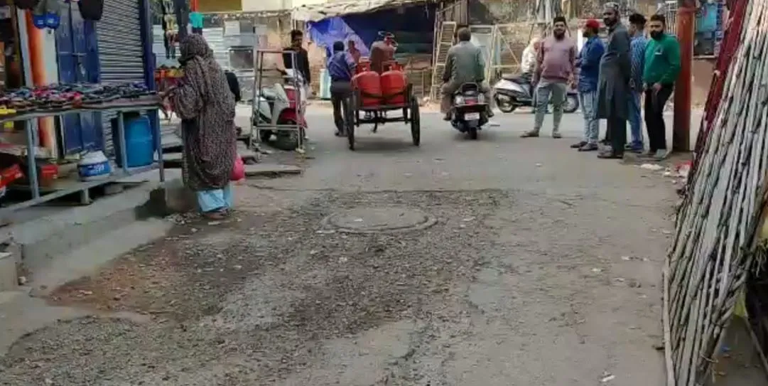 बरेली: आजमनगर में बगिया वाली सड़क पर चलना हुआ मुहाल