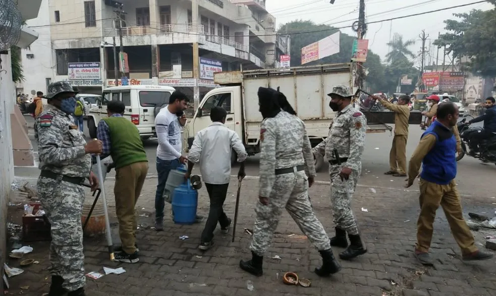 बरेली: जीआरएम स्कूल के पास अवैध कब्जा जमाए दुकानदारों को खदेड़ा