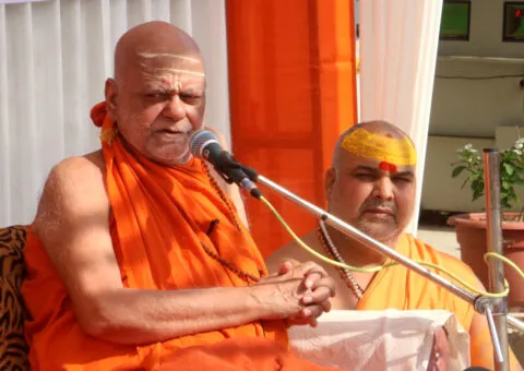 हल्द्वानी: धर्म की सीमा के बाहर राजनीति करना उन्माद फैलाना : शंकराचार्य