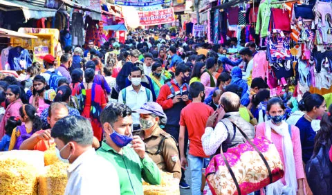 हल्द्वानी: दीपावली पर बाजार गुलजार, रूट डायवर्जन से लगा जाम