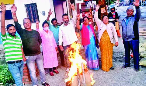 हल्द्वानी: कांग्रेसियों ने केंद्रीय गृहमंत्री का पुतला फूंका