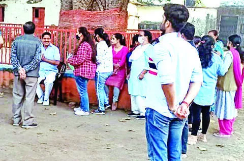 हल्द्वानी: हंसा की बेटियों ने न्याय के लिए गांववालों से लगाई गुहार