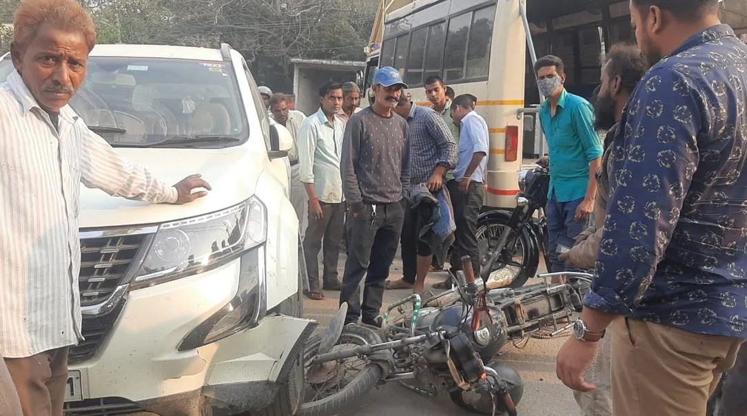 बरेली: पुलिस लिखी एक्सयूवी ने मैकेनिक को कुचला, हंगामा