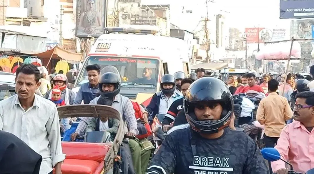 बरेली: कुतुबखाना से लेकर कोतवाली तक फड़ वाले लगवा रहे जाम