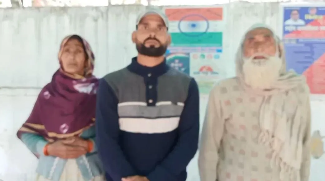 बरेली: सैनिक के घर में घुसकर पुलिस ने की तोड़फोड़