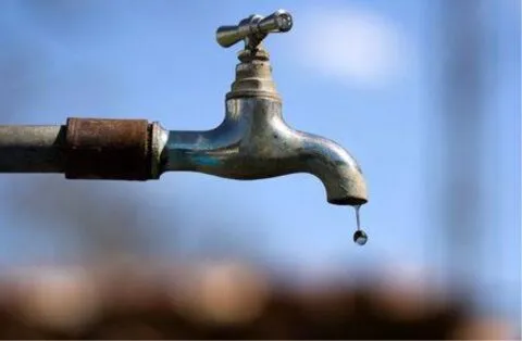 हल्द्वानी: 12 दिन से नहीं आया पानी, बूंद-बूंद को तरस रहे लोग
