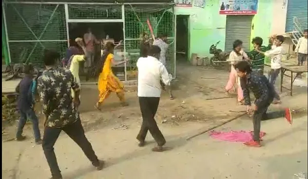 संभल : दो पक्षों में चले लाठी-डंडे, दो घायल