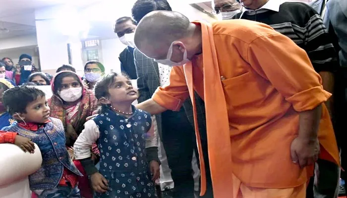 मूक-बधिर बच्चों को नवजीवन देने को आगे आएं चिकित्सक : सीएम योगी