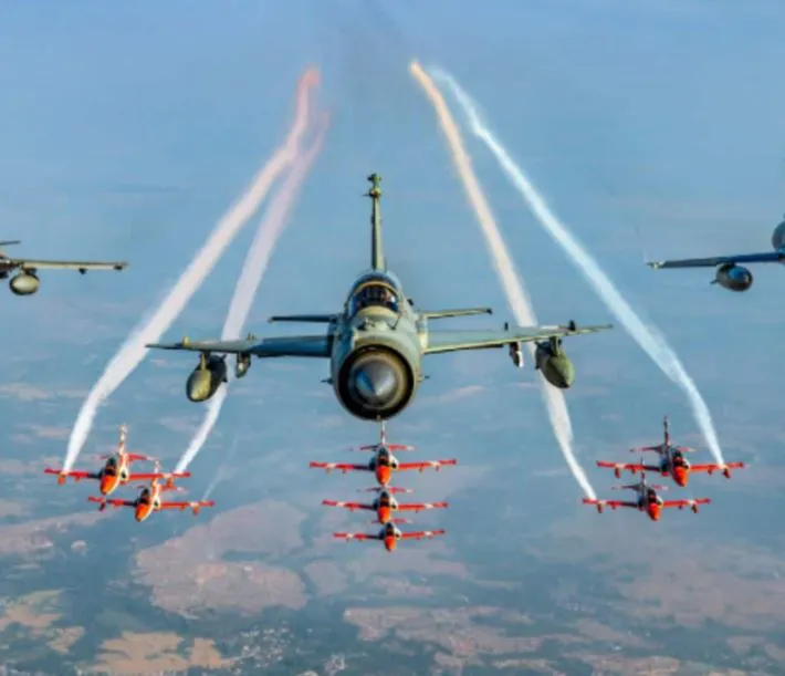 दुबई एयर शो में जलवा दिखाएगी Indian Air Force, दुनिया के सर्वश्रेष्ठ एयरोबेटिक्स दलों के साथ देगी प्रस्तुति