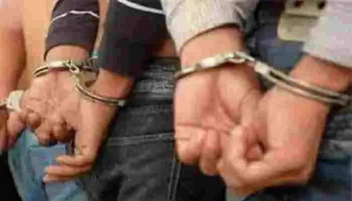 सीतापुर: पुलिस ने 360 लीटर अवैध शराब के साथ 24 आरोपियों को किया गिरफ्तार