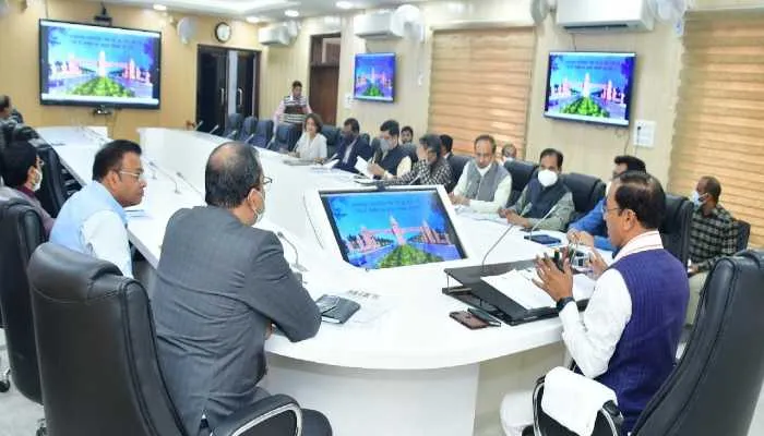 ग्रामीण मार्गों पर विशेष रूप से दिया जाए ध्यान : केशव मौर्य