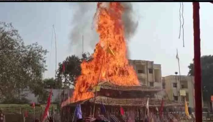हरदोई: श्री लक्ष्मीनारायण महायज्ञ में पूर्णाहुति के बाद लगी भीषण आग