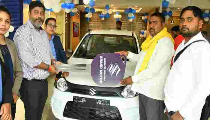 लखनऊ: सराफा, बर्तन और वाहन बाजार में धनतेरस के चलते दिखी रौनक