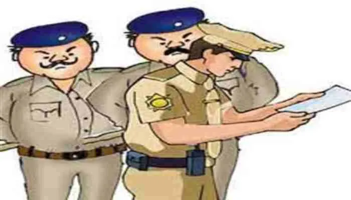 कुशीनगर: वारंटी को गिरफ्तार करने गई पुलिस टीम पर परिजनों ने किया हमला