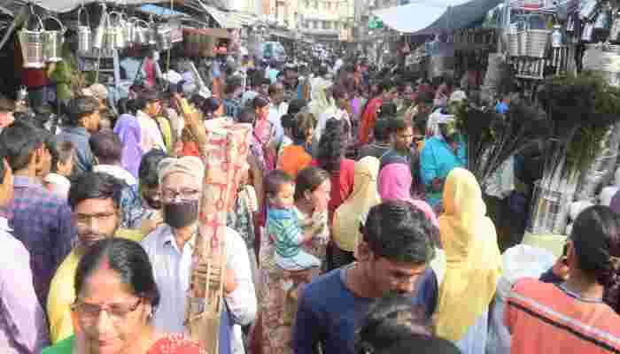 सीतापुर: धनतेरस पर जमकर बरसा धन, करोड़ों का हुआ कारोबार