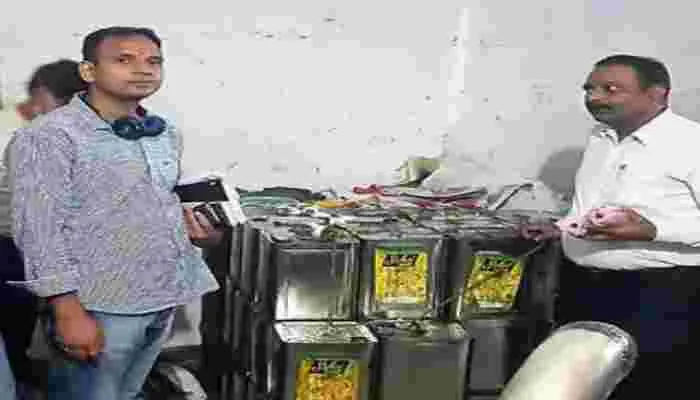 कानपुर: नकली घी व सरसों का तेल सीज, जांच के लिए भेजे गए 22 सैंपल