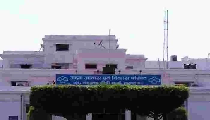 लखनऊ: आवास विकास में बाबू व अभियंताओं की भारी कमी, जनता परेशान