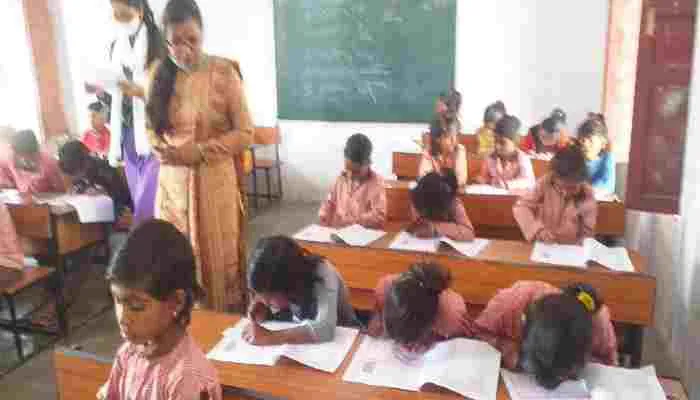 रायबरेलीः छात्र-छात्राओं ने उत्साह के साथ दी एनएएस की परीक्षा