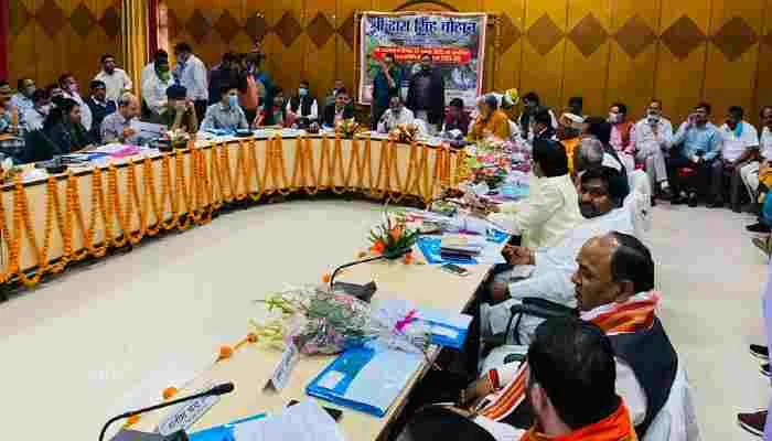 बाराबंकी: मंत्री दारा सिंह चौहान की अध्यक्षता में सम्पन्न हुई जिला योजना समिति की बैठक