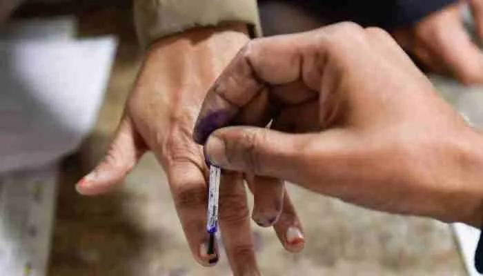 लखनऊ: छात्राओं ने मतदान करने का लिया संकल्प