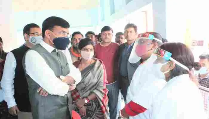 केंद्रीय स्वास्थ्य मंत्री ने ‘हर घर दस्तक’ अभियान के तहत किया लखनऊ दौरा