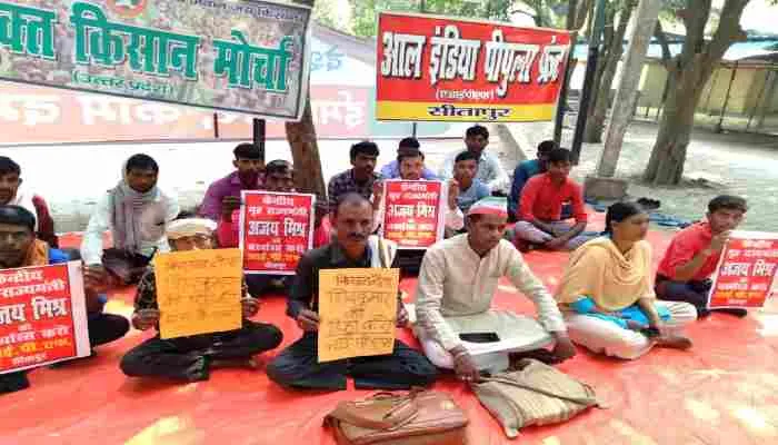 सीतापुर: अवैध शराब कारोबार के खिलाफ आवाज उठाने वाले को पुलिस ने पकड़ा