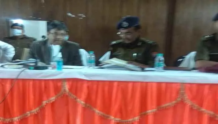 अयोध्या: मीटिंग में नहीं पहुंचे अफसर, कमिश्नर ने रोका वेतन