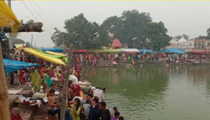 बाराबंकी: कार्तिक पूर्णिमा पर कोटवाधाम में उमड़ा आस्था का जनसैलाब, मेला हुआ गुलजार